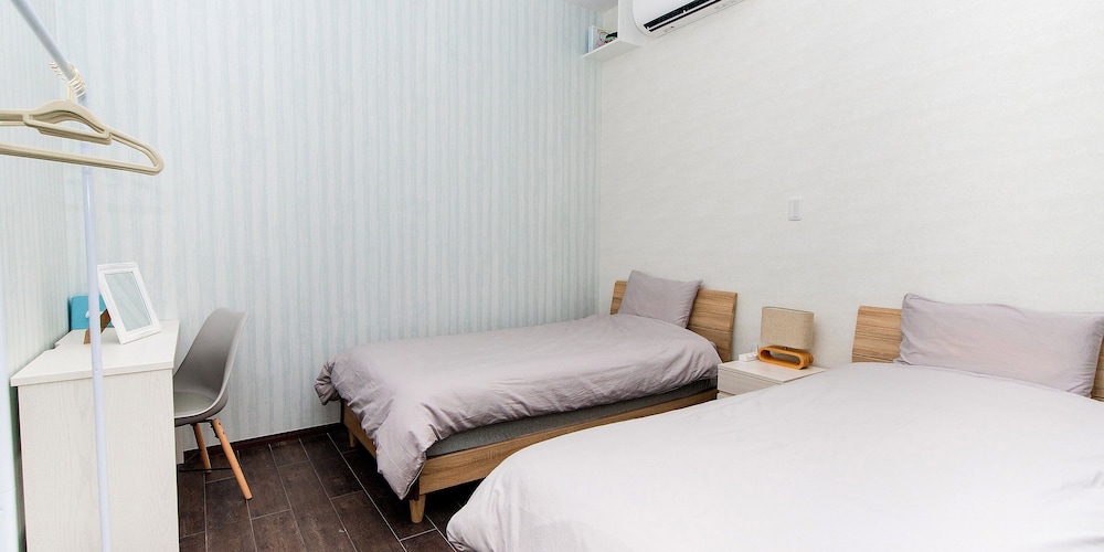 [1階北欧スタンダード中部屋] 寝室×2 (50平米) 禁煙 1 - 5名様 -テラス無し 客室1 | エルソルタウン沖縄