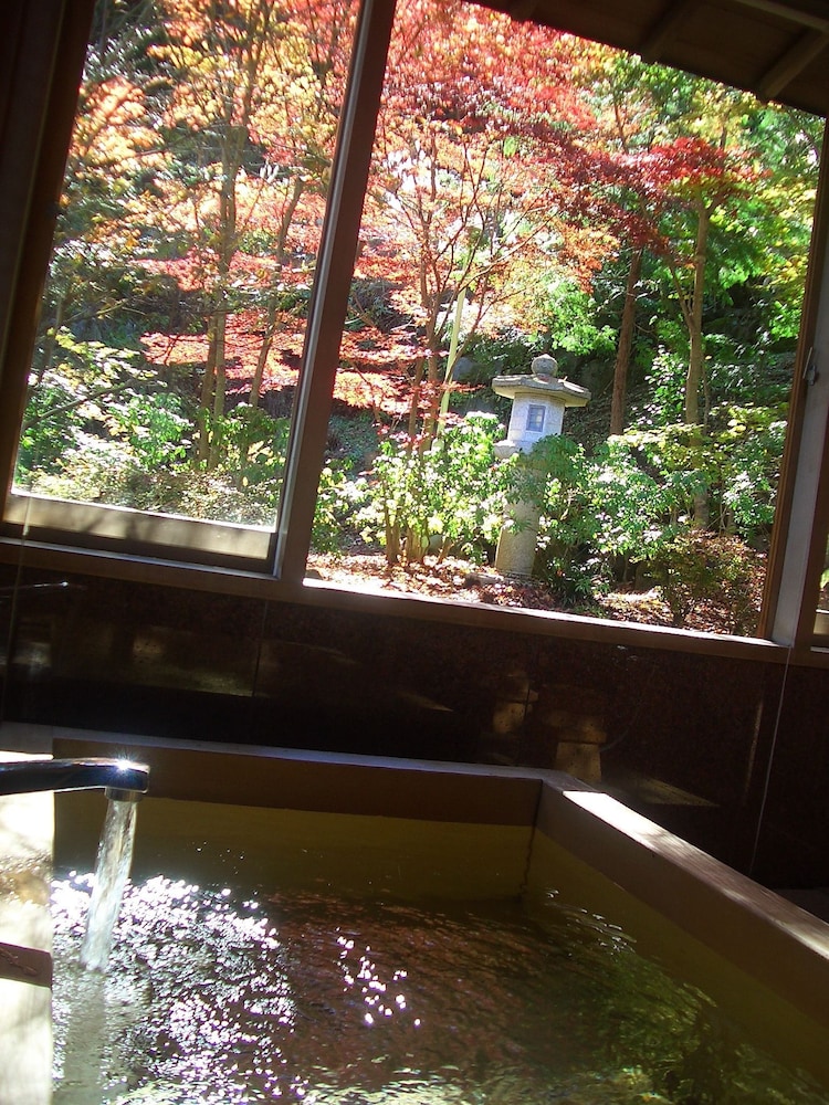 極みの家(禁煙) バスルームのシンク0 | やすらぎの別邸 四季亭