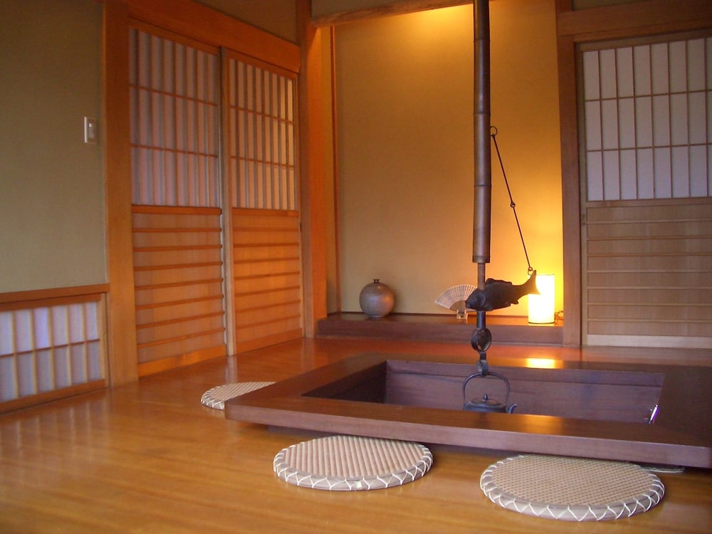 極みの家(禁煙) リビング エリア1 | やすらぎの別邸 四季亭