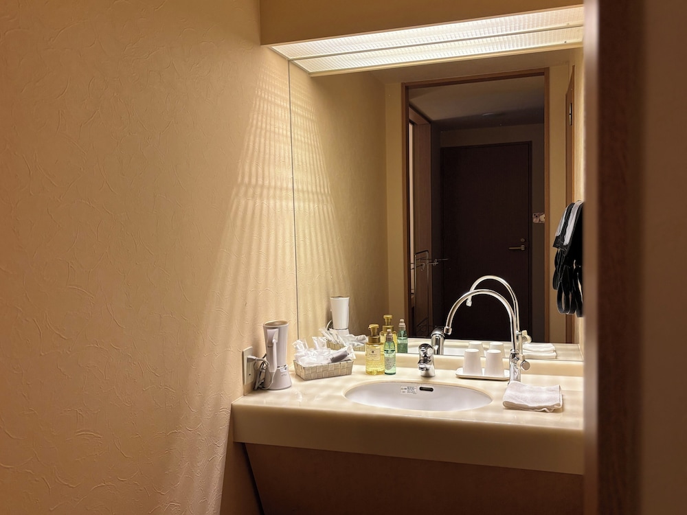 プレミア ツインルーム ベッド (複数台) 専用バスルーム マウンテンビュー バスルーム5 | スパ & ホテルリゾート ふらのラテール