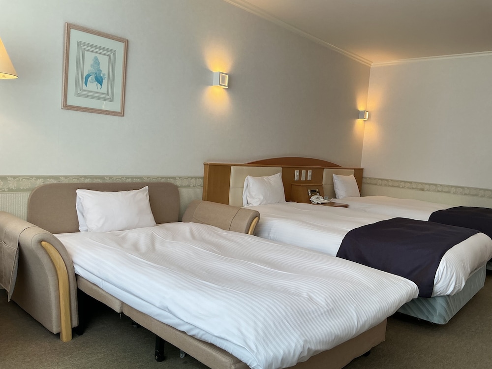 ラージツインルーム(トリプルルーム) マウンテンビュー 客室3 | スパ & ホテルリゾート ふらのラテール