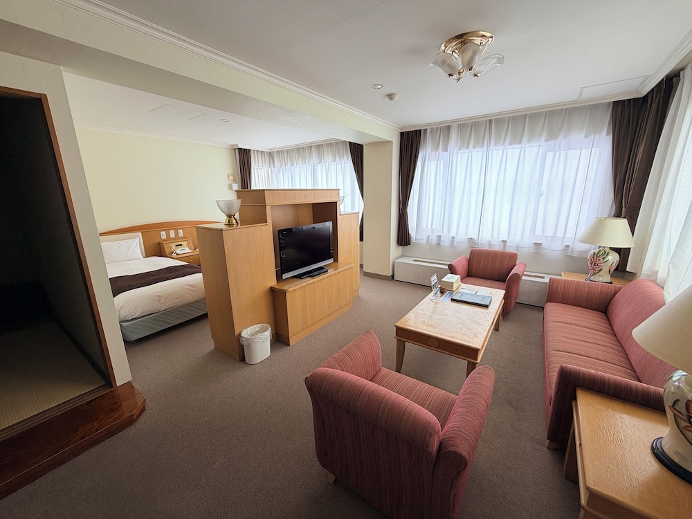 スーペリア スイート 2 ベッドルーム 禁煙 リビング エリア1 | スパ & ホテルリゾート ふらのラテール