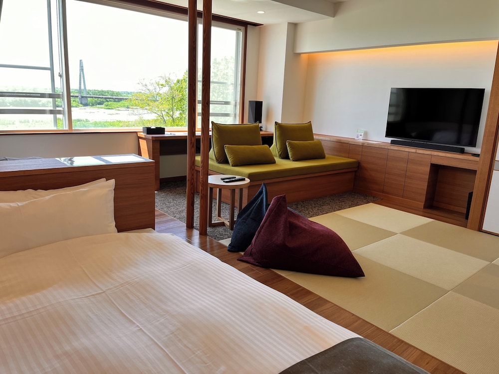 シンクロナイズド ツインルーム 和洋室 禁煙 客室1 | 観月苑