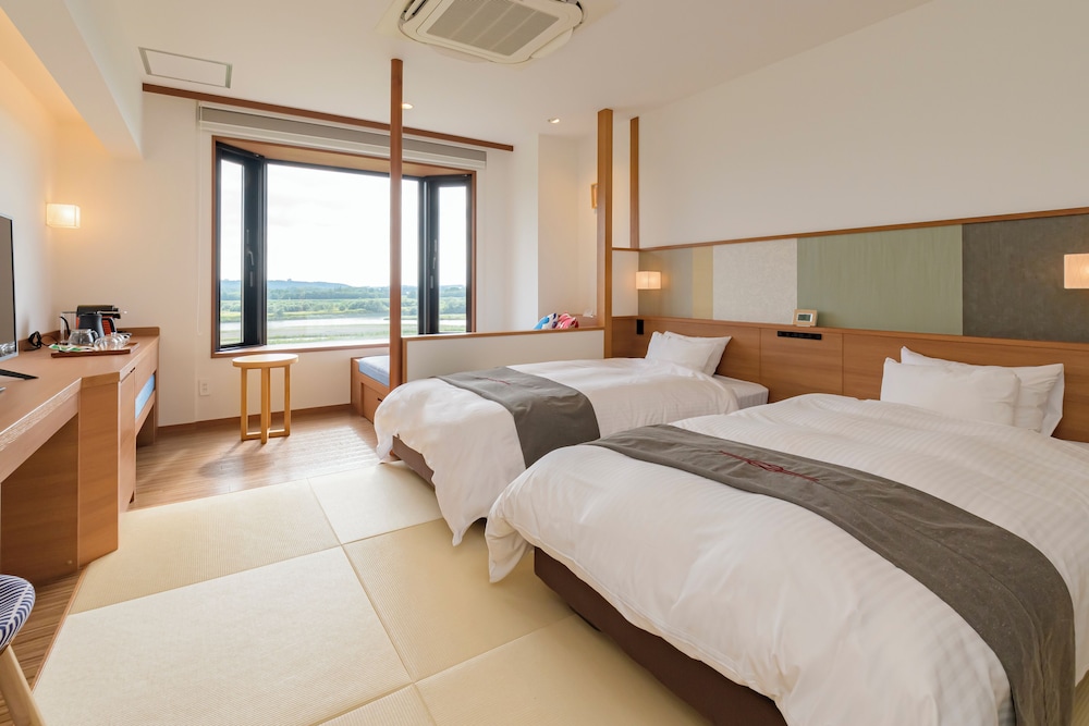 和洋室 折りたたみ式月観デイベッド付 リバービュー 禁煙 客室2 | 観月苑