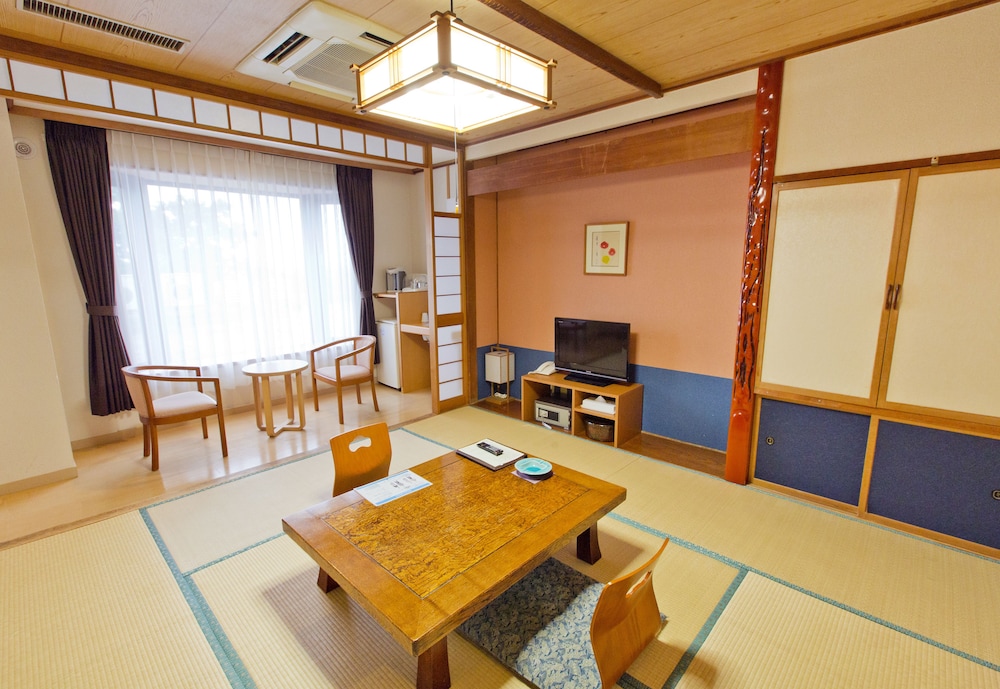 和室8畳 (田園側/禁煙) | 観月苑