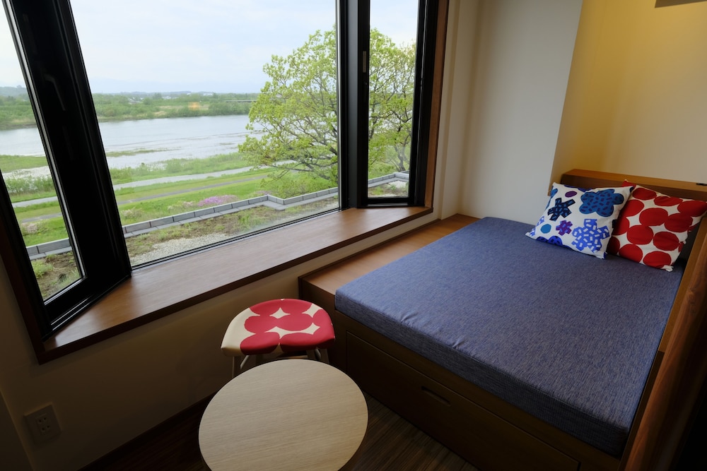 和洋室 折りたたみ式月観デイベッド付 リバービュー 禁煙 客室1 | 観月苑