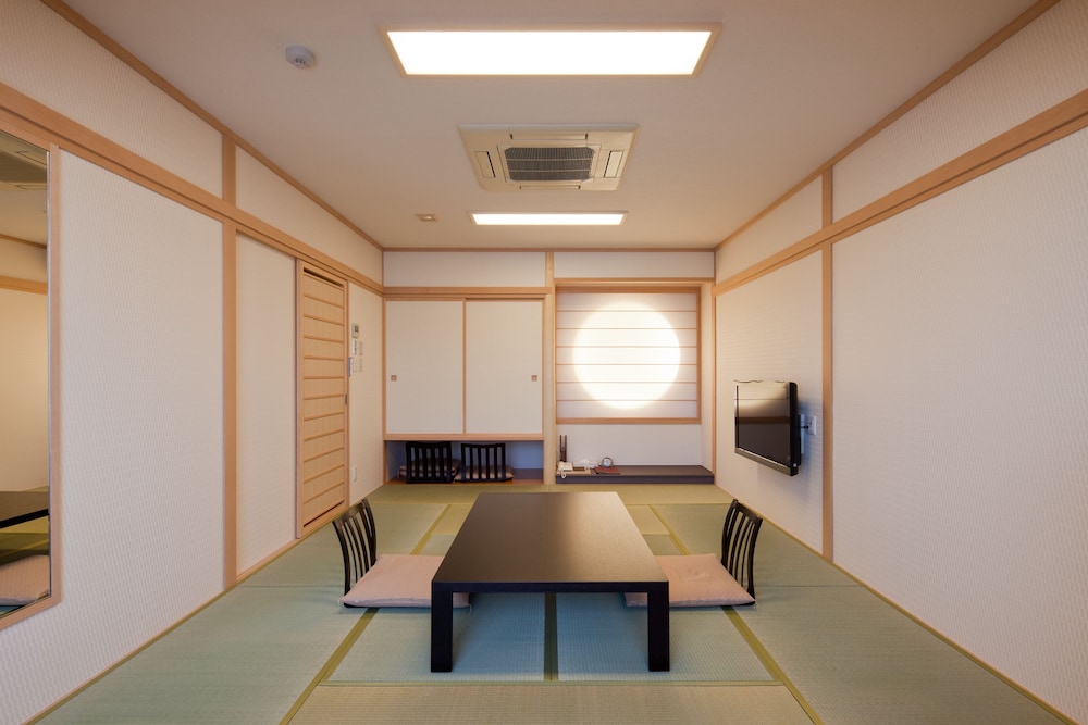 [展望フロア] 和室10畳 (田園側/禁煙) 客室2 | 観月苑