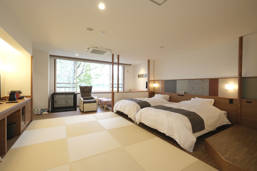 ワンちゃんルーム 和洋特別室 61m² (川側/禁煙) | 観月苑