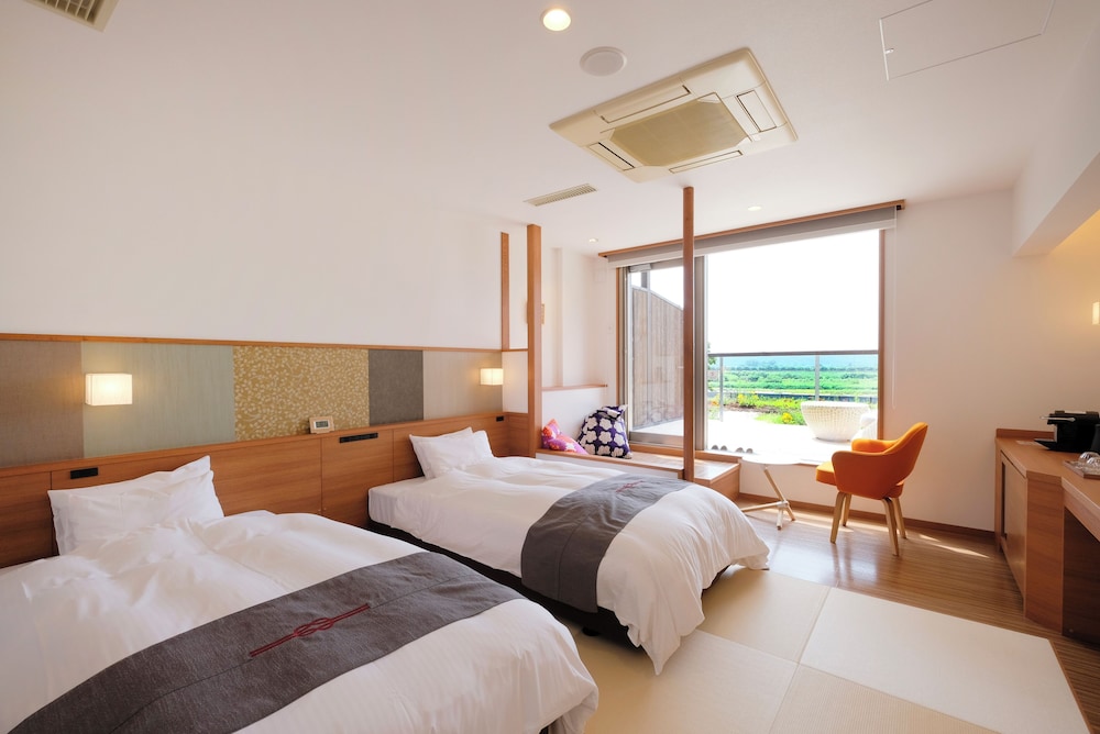 和室 2人部屋 月観テラス付 リバービュー 禁煙 | 観月苑