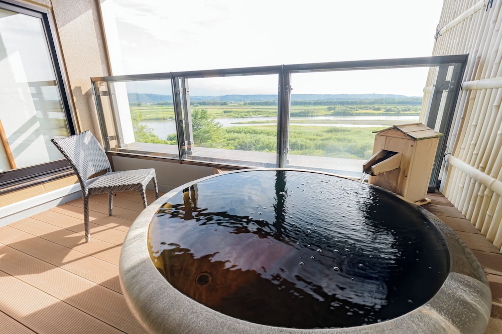 露天風呂付客室　和室2間（10畳＋6畳） - 特別室　風月 バスルーム0 | 観月苑