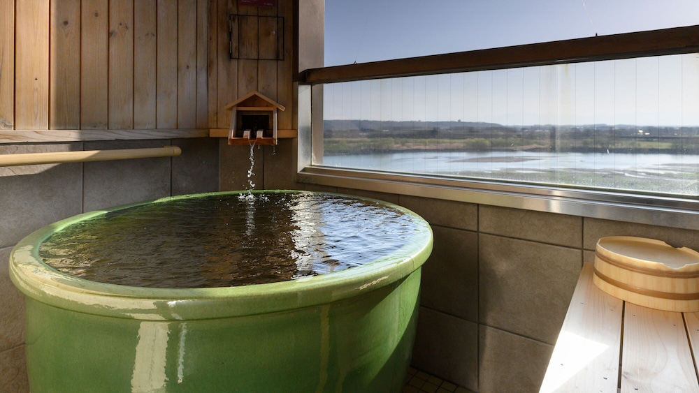 和室 スーペリアルーム 露天風呂付 禁煙 客室2 | 観月苑