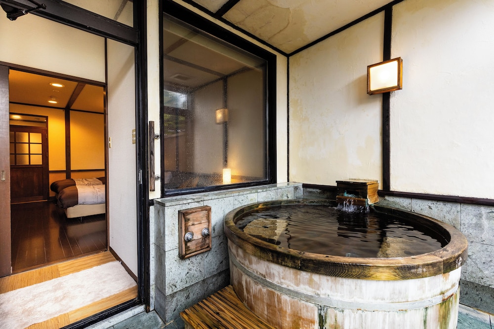 [露天風呂付客室] スーペリアツイン (さざ波･潮騒) 客室2 | かがりや