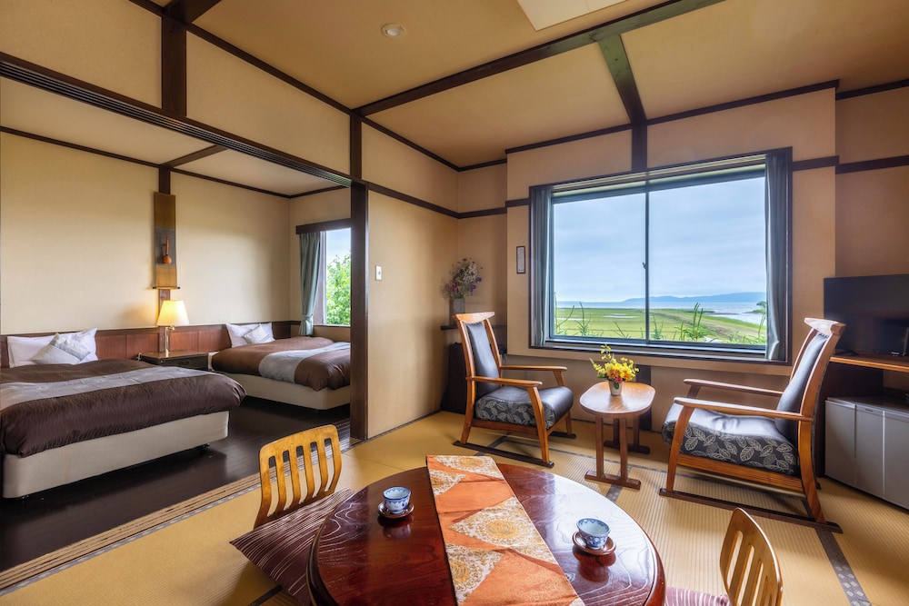 [湖の眺望] 角部屋デラックスツイン (御神渡) | かがりや