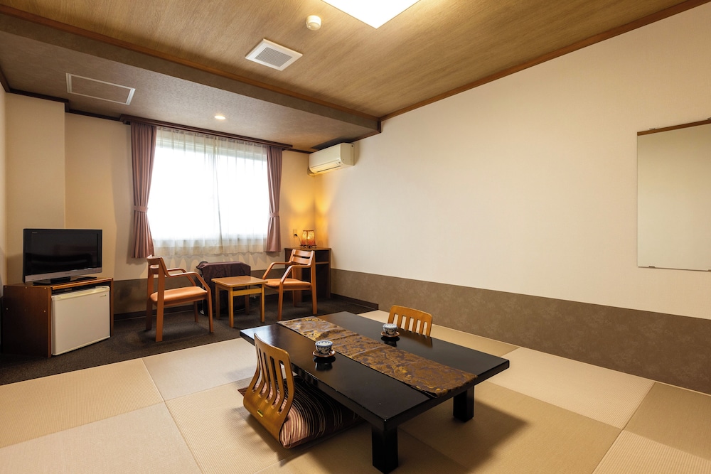 スタンダード和室8畳 [街側] 客室1 | かがりや