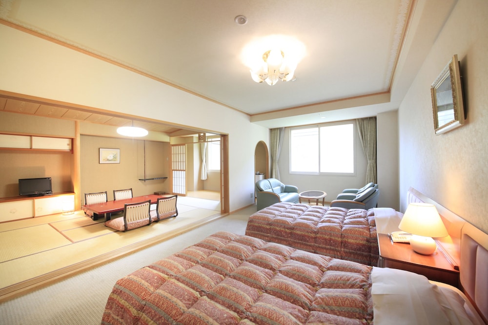 デラックス和洋室 客室2 | 名湯の宿 パークホテル 雅亭
