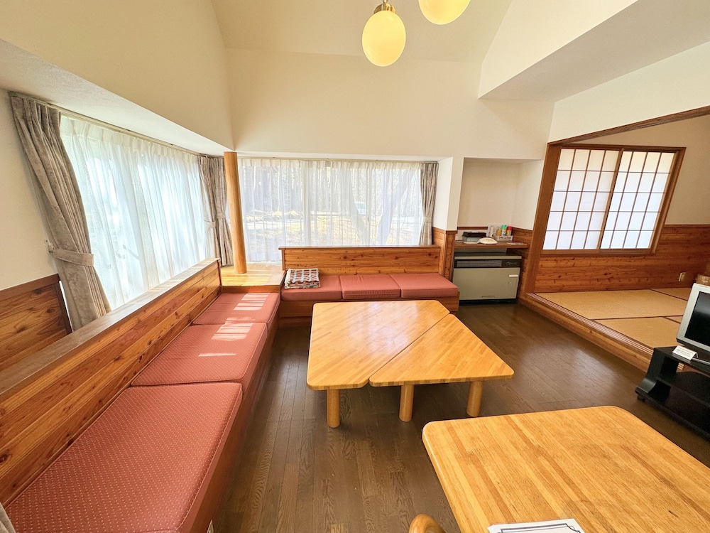 プライベートコテージ ヴィラタイプ リビング エリア4 | ホリデイビラ ホテル & リゾート軽井沢