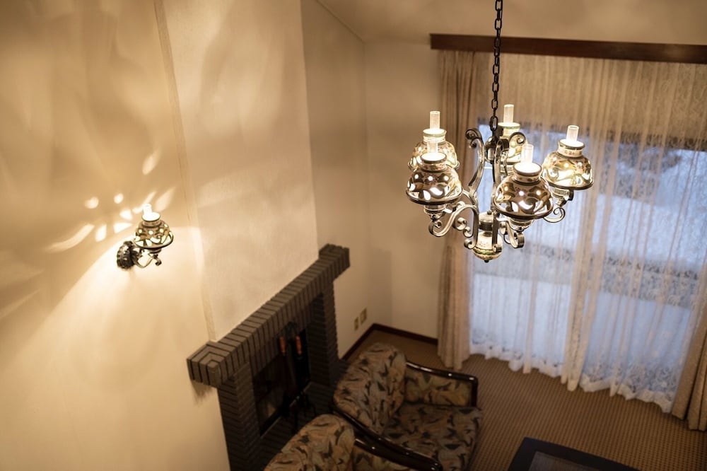 ロイヤル スイート リビング エリア1 | ホリデイビラ ホテル & リゾート軽井沢