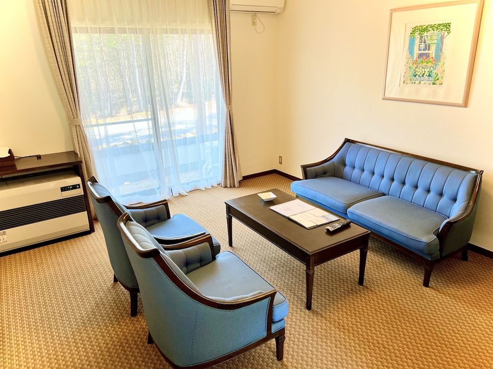 ファミリー スイート リビング エリア1 | ホリデイビラ ホテル & リゾート軽井沢