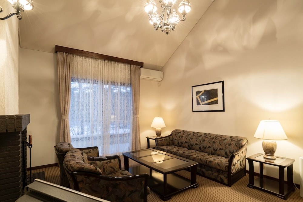 ロイヤル スイート リビング エリア5 | ホリデイビラ ホテル & リゾート軽井沢