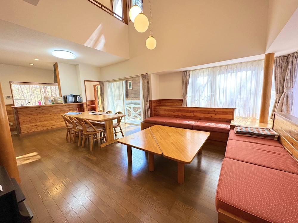 プライベートコテージ ヴィラタイプ リビング エリア2 | ホリデイビラ ホテル & リゾート軽井沢