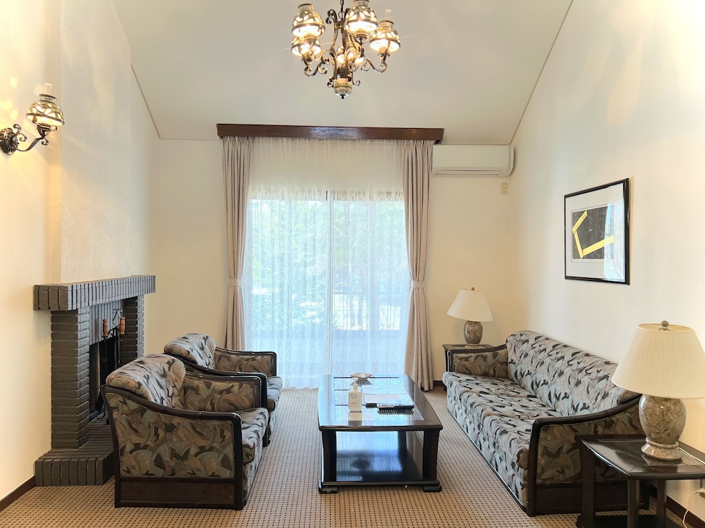 ロイヤル スイート リビング エリア3 | ホリデイビラ ホテル & リゾート軽井沢