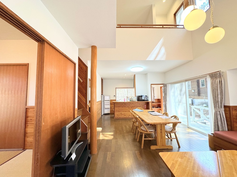 プライベートコテージ ヴィラタイプ リビング エリア1 | ホリデイビラ ホテル & リゾート軽井沢