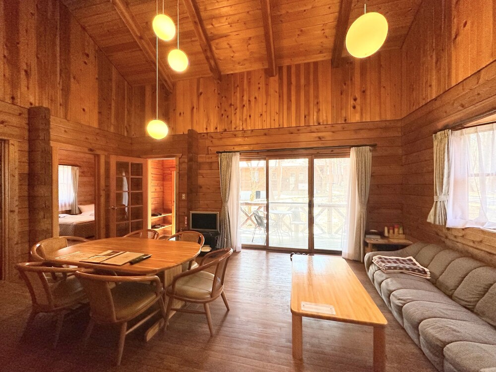 プライベートコテージ ログタイプ リビング エリア5 | ホリデイビラ ホテル & リゾート軽井沢