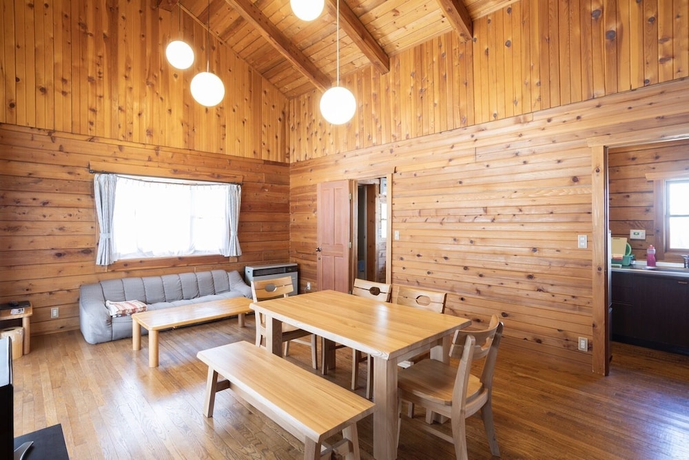 プライベートコテージ ログタイプ リビング エリア4 | ホリデイビラ ホテル & リゾート軽井沢