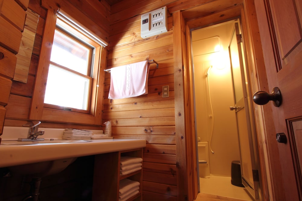 プライベートコテージ ログタイプ バスルーム1 | ホリデイビラ ホテル & リゾート軽井沢