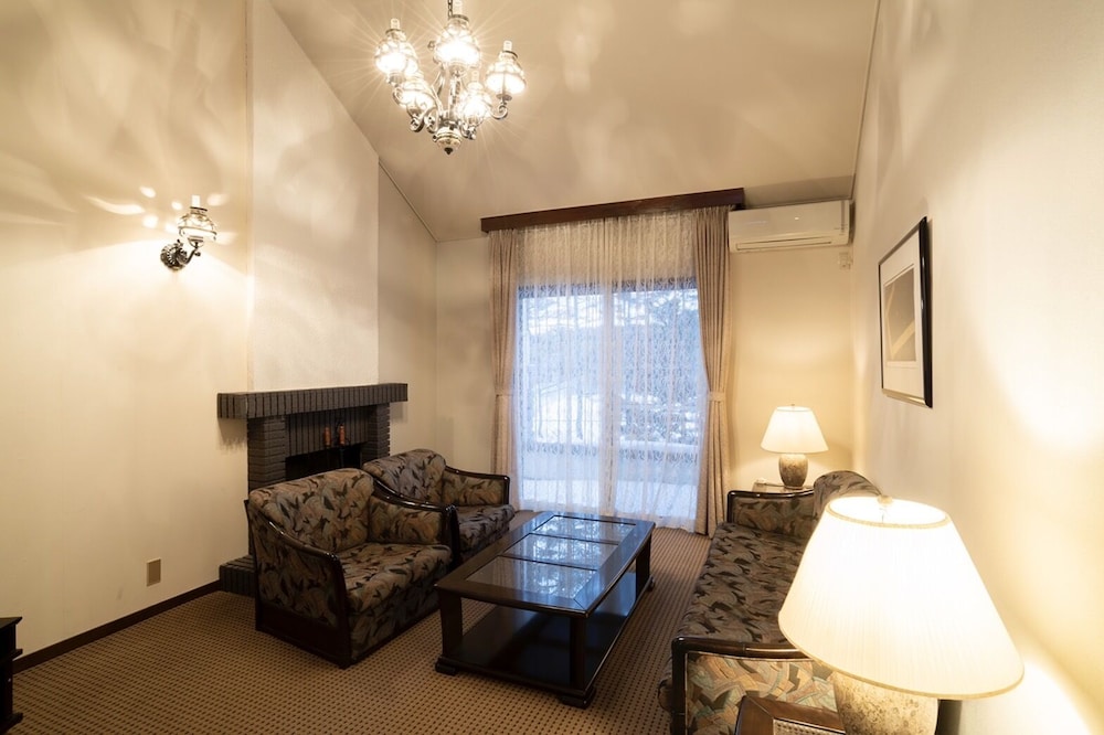 ロイヤル スイート | ホリデイビラ ホテル & リゾート軽井沢