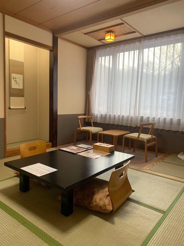 和室 6畳 10平米 禁煙 (2名用) | 花鐘亭はなや