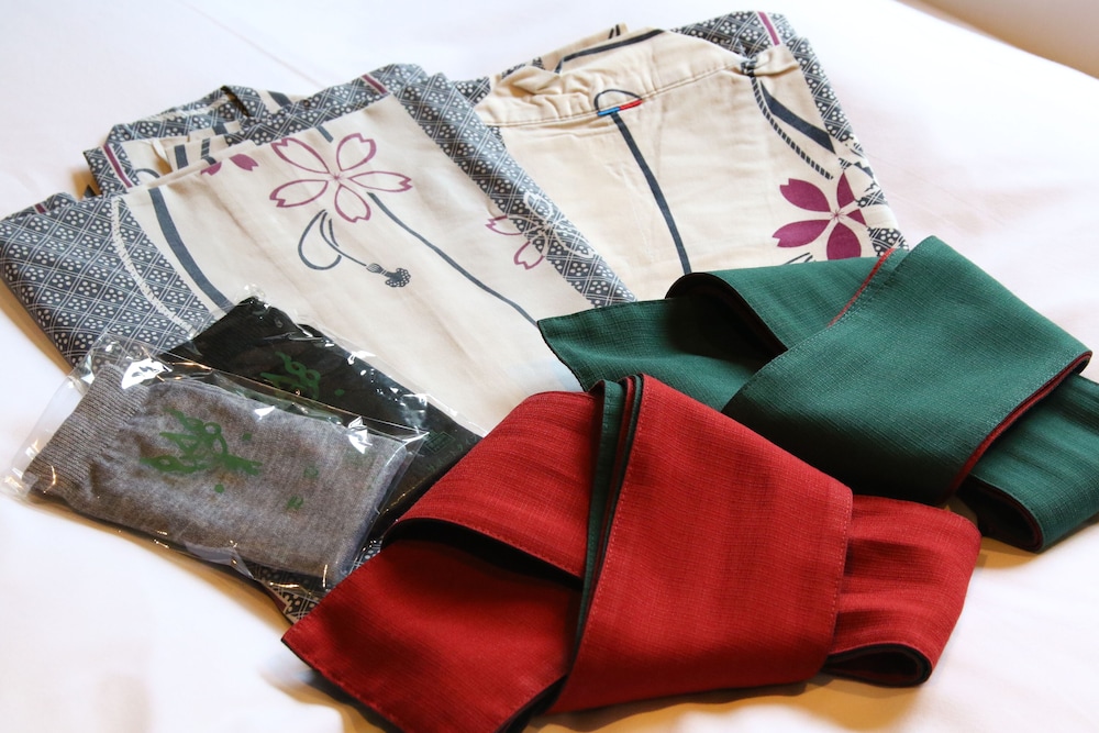 洋室 14平米 禁煙 客室1 | 花鐘亭はなや