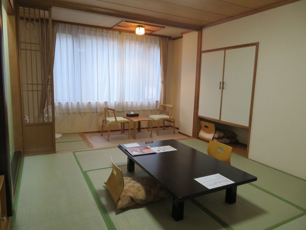 和室 8畳 13.9平米 禁煙 | 花鐘亭はなや