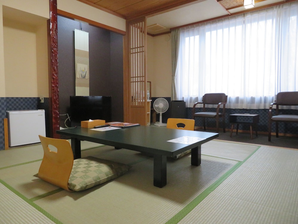 和室 8畳 13.9平米 禁煙 | 花鐘亭はなや