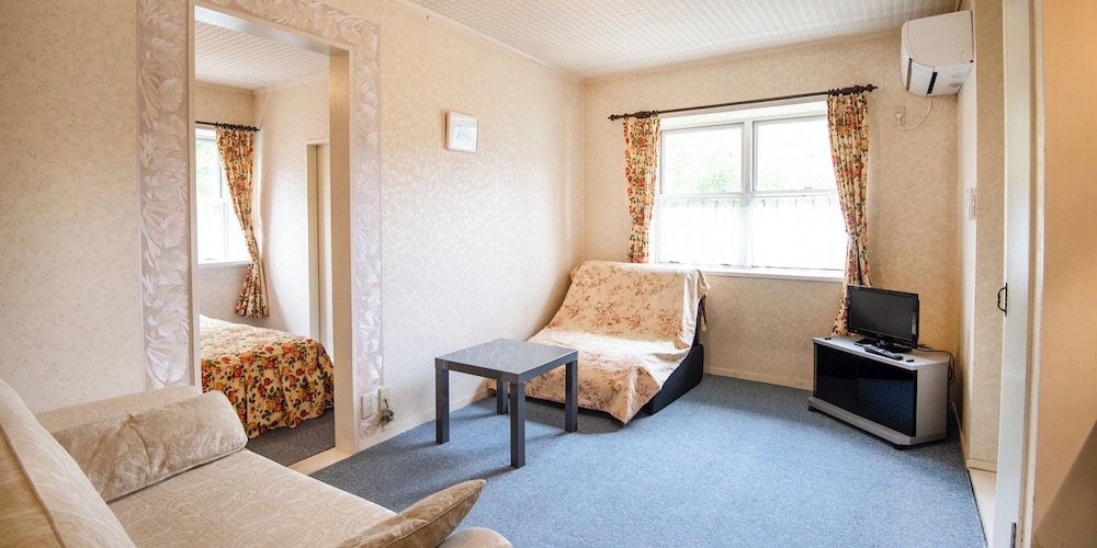 本館2間続き洋室(ツイン/バストイレ・シャワーブース付) 客室3 | ガストホフあみ