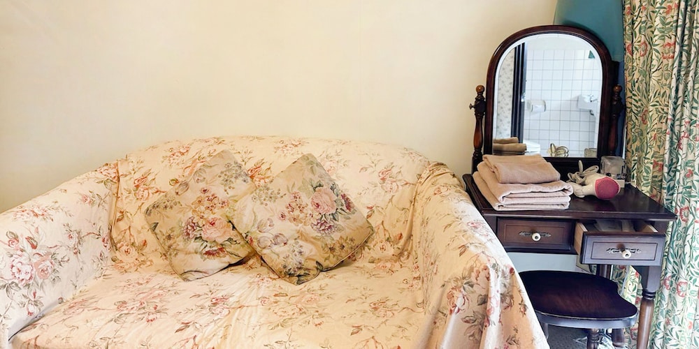 英国古民家風コテージ・ダブル(洋バス・客室露天風呂付) 客室3 | ガストホフあみ