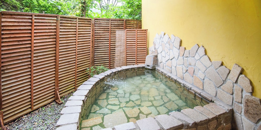 本館2間続き洋室(ツイン/バストイレ・シャワーブース付) バスルーム0 | ガストホフあみ