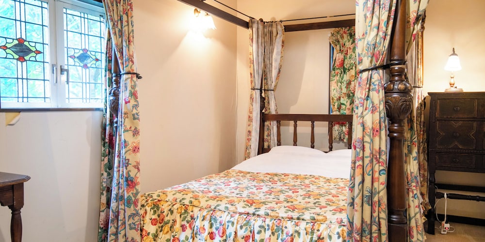 英国古民家風コテージ・ダブル(洋バス・客室露天風呂付) 客室4 | ガストホフあみ