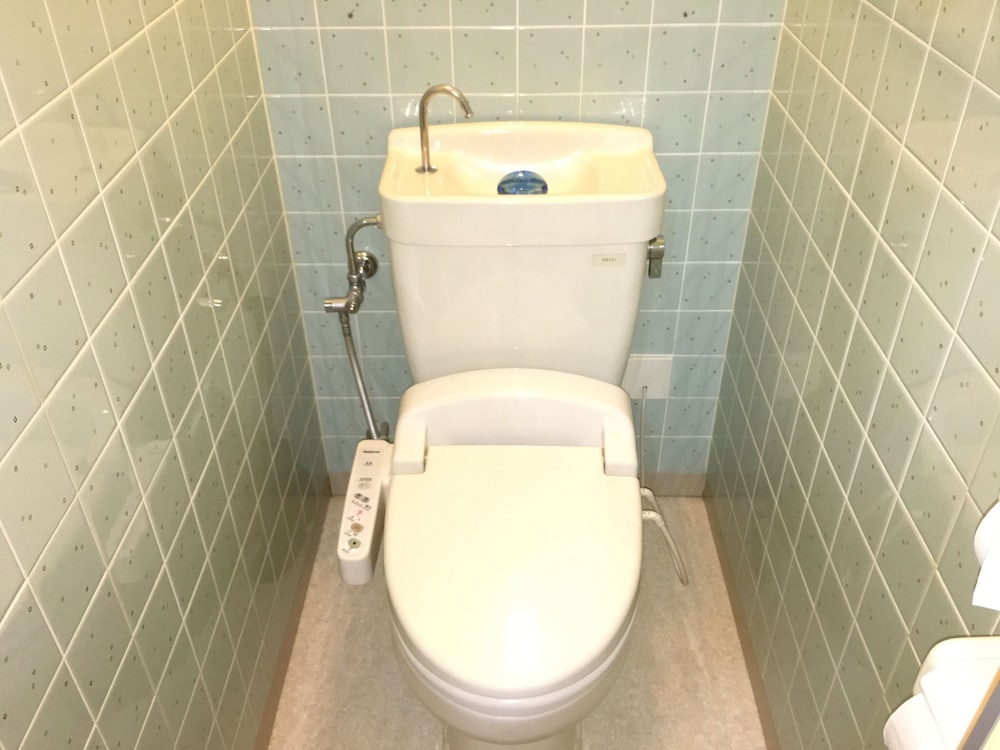 デラックス ツインルーム 喫煙可 バスルーム0 | ホテル古川ヒルズ