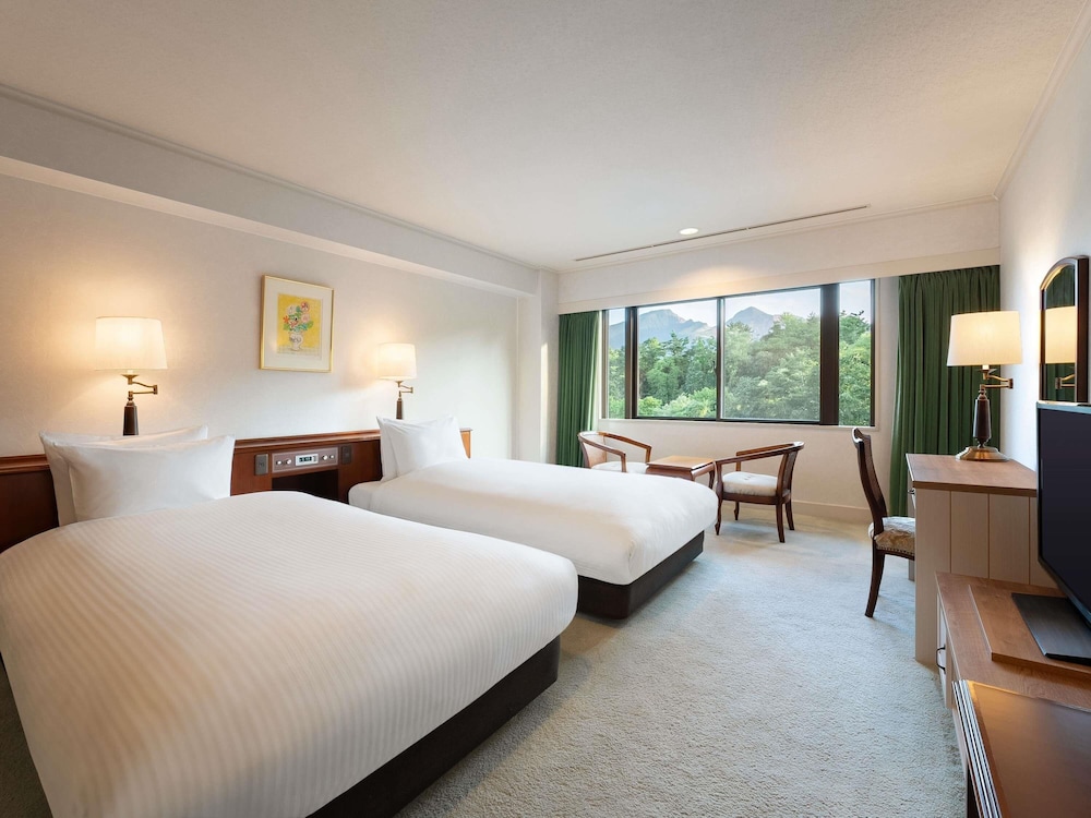 デラックス スイート ベッド (複数台) | メルキュール裏磐梯リゾート & スパ