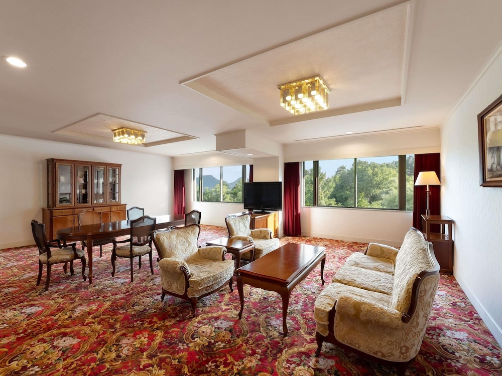 デラックス スイート ベッド (複数台) 客室3 | メルキュール裏磐梯リゾート & スパ