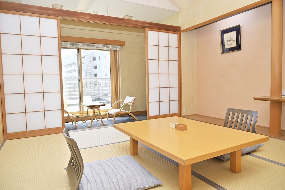 客室1 | 観水庭こぜにや