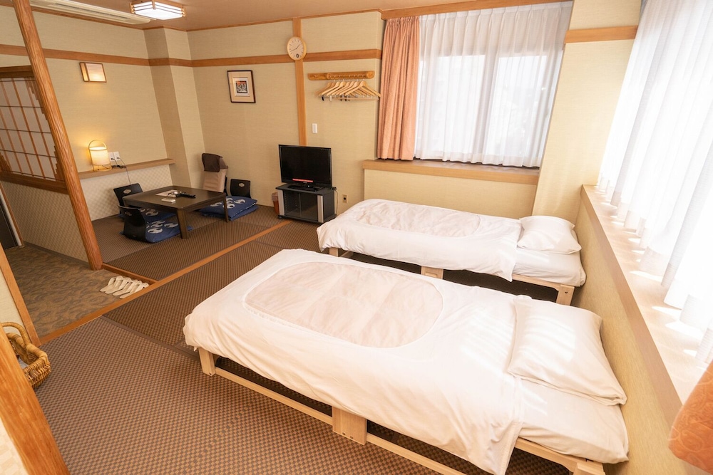 和室 3人部屋 禁煙 | 庭の、桐生エースホテル