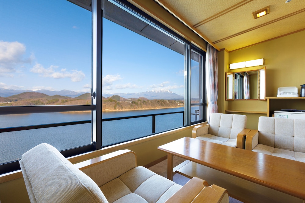 スーペリア ルーム 禁煙 レイクビュー 客室2 | ホテル紫苑