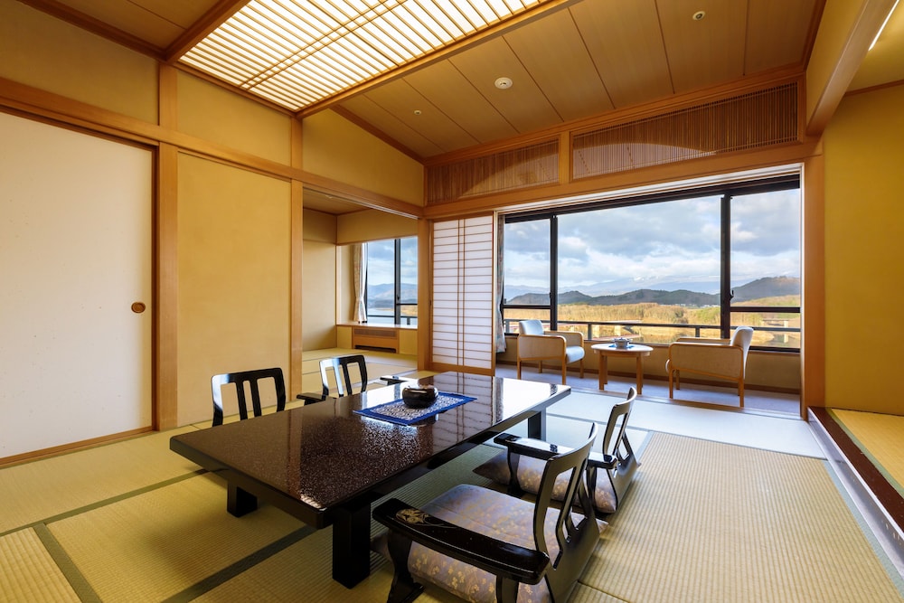 ファミリー ルーム レイクビュー | ホテル紫苑