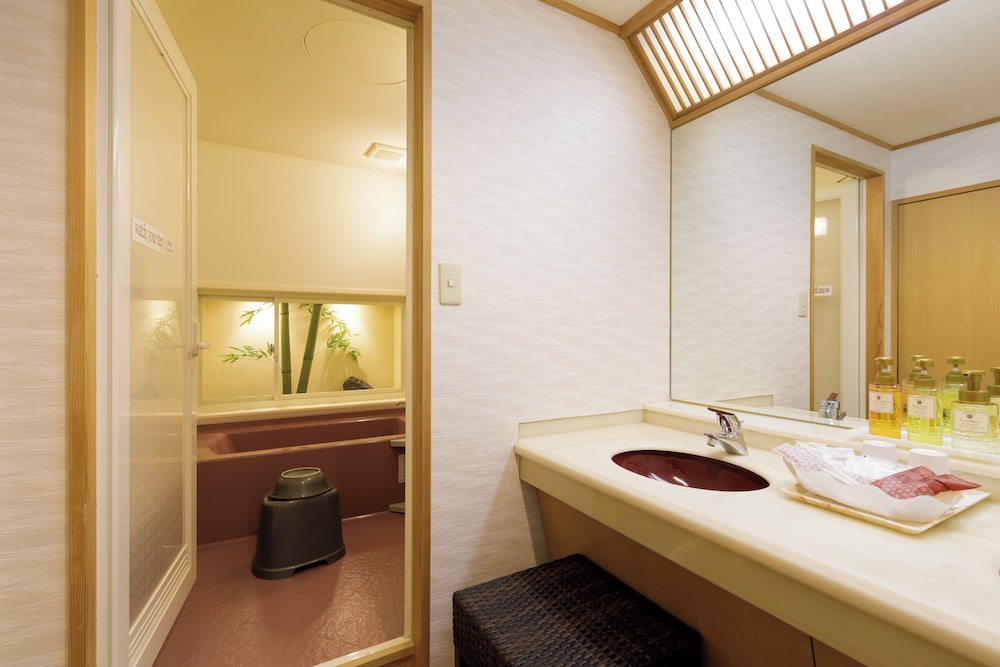 スーペリア ルーム 禁煙 レイクビュー バスルーム0 | ホテル紫苑