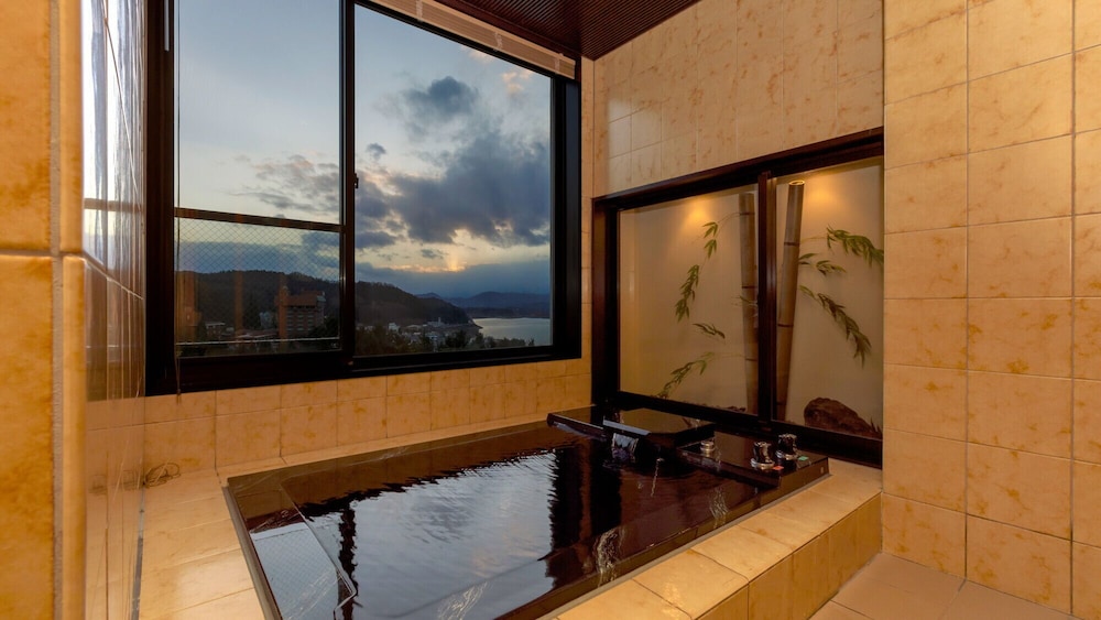 デラックス ルーム 禁煙 レイクビュー バスルーム0 | ホテル紫苑