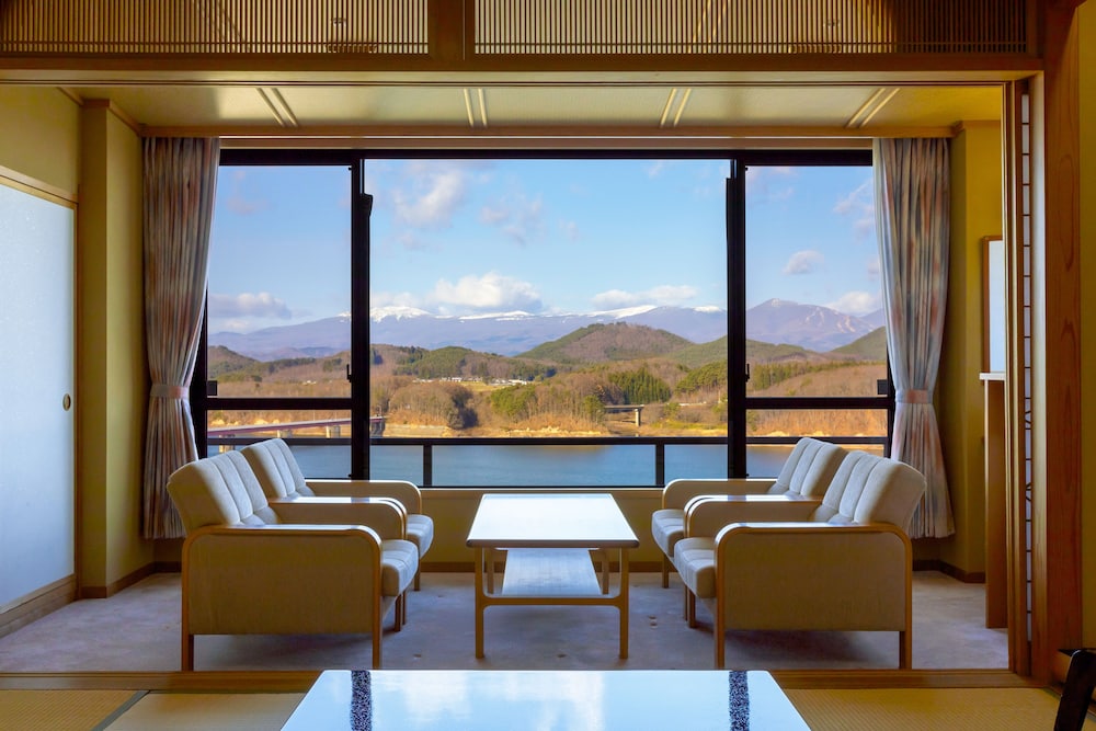 スーペリア ルーム 禁煙 レイクビュー 客室1 | ホテル紫苑