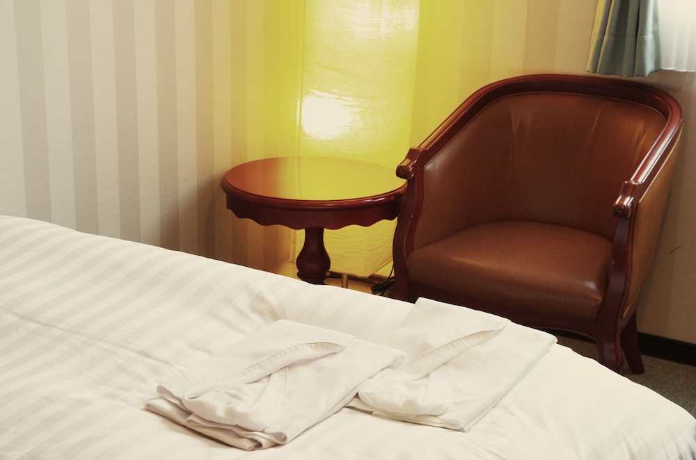 スタンダード ダブルルーム 喫煙可 客室の設備とサービス0 | つくばの湯アーバンホテル