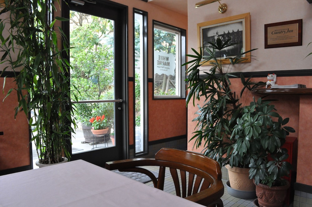 ロビー応接スペース1 | カントリーイン ザ ホワイトマリーン